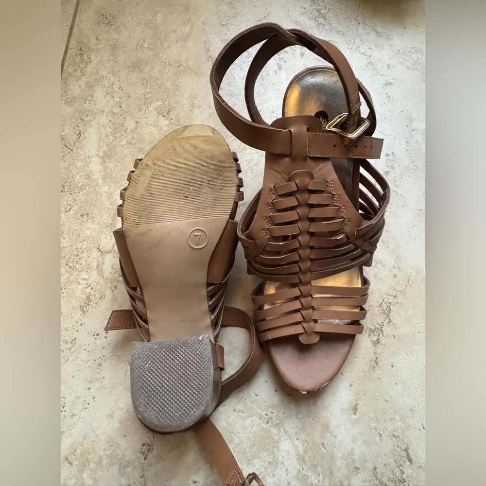 Heels - Picture 3 of 3